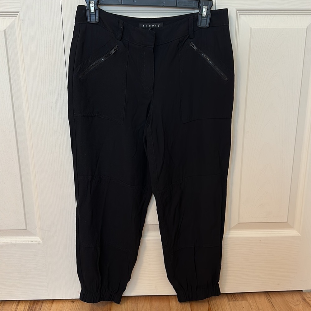 THEORY Black Cropped Capri joggers size 4
